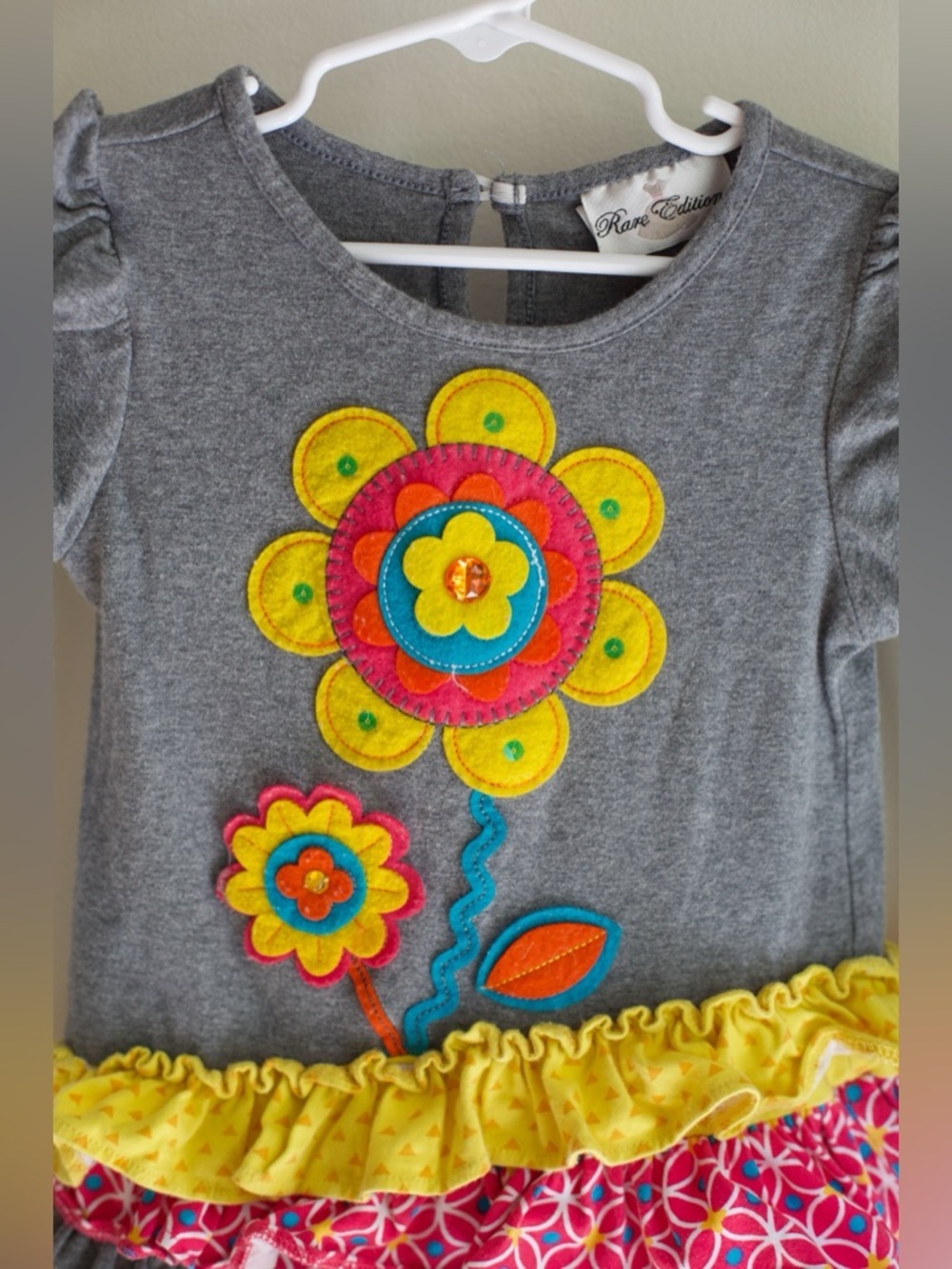 Rare Editions Gray Long-Sleeve Floral Appliqué Tunic with Yellow Ruffle 5T - Picture 2 of 6